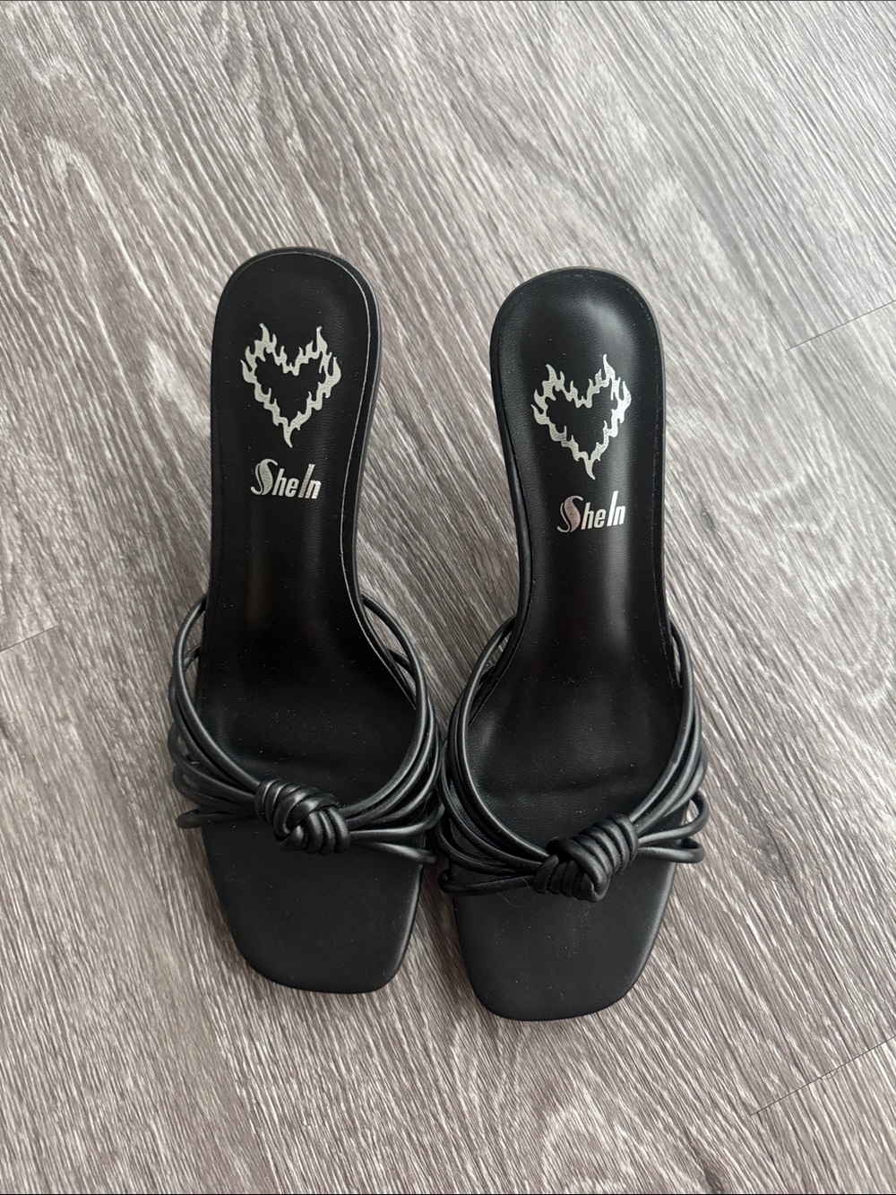 black knot heels